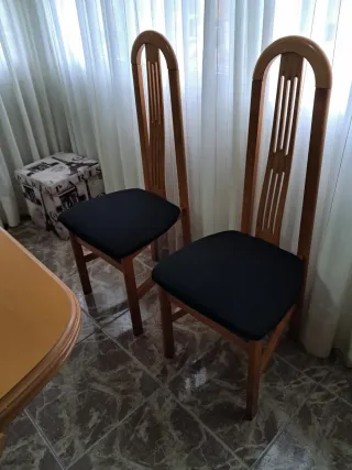 Mesa Comedor y 4 Sillas Madera