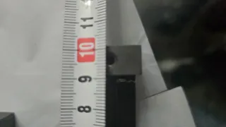 Tiradores cuero y metal marrones.