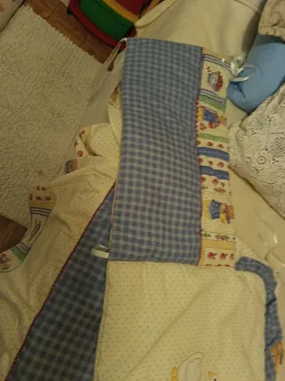 Colcha cuna con chichonera