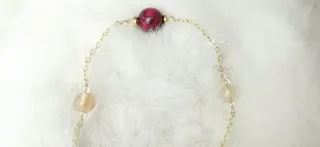Pulsera dorada con citrino y ojo de tigre fucsia