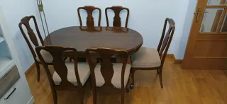 Mesa comedor abatible con 6 sillas madera.