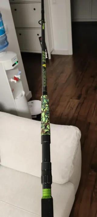 Caña y carrete para pesca de lucio/siluro