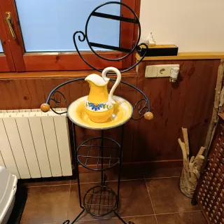 Palanganero y aguamanil amarillo