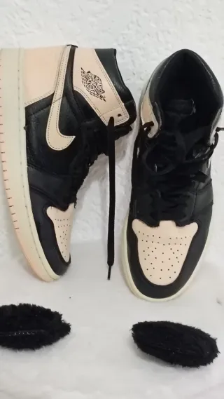 Zapatillas Jordan Beige y Negro