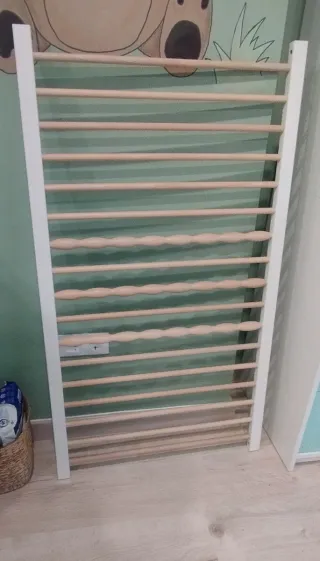 Cuna bebé con cajón y barrotes