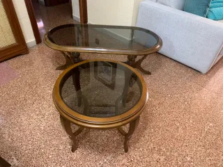 Juego de 2 mesas de centro madera y cristal.