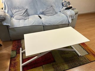 Tavolo da centro rialzabile bianco in cristallo e acciaio