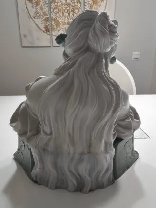 Conjunto Porcelana Biscuit Busto y Jarrones