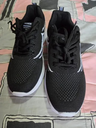 Zapatillas deportivas negras y blancas phasion