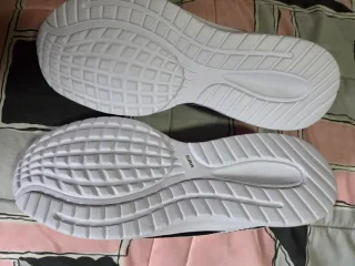 Zapatillas deportivas negras y blancas phasion