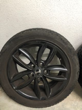 Llantas MINI 17 Negro con Neumáticos Invierno