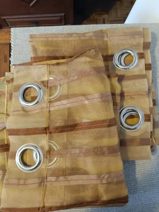 2 Cortinados Dourados e Castanhos com argolas