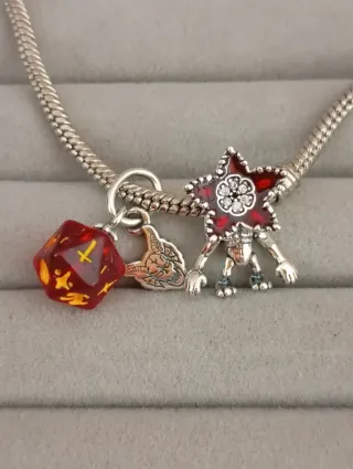 Dos charms Stranger things