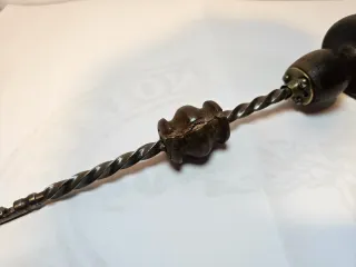 Antico trapano manuale