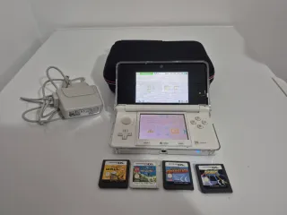 Nintendo 3DS Blanca + 4 Juegos