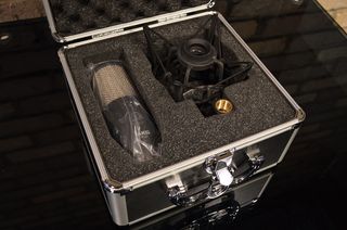 Microfone AKG P420 Condensador Novo