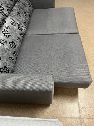 Sofá gris y multicolor nuevo