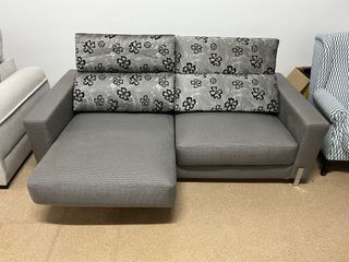 Sofá gris y multicolor nuevo