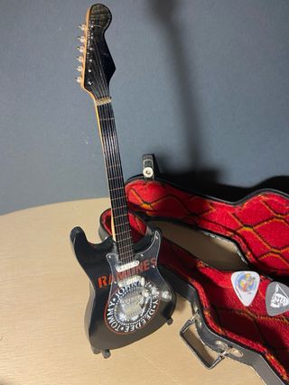 Miniaturas de guitarras coleccionista