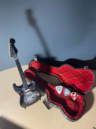 Miniaturas de guitarras coleccionista
