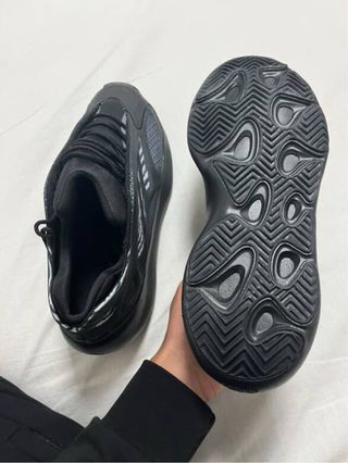Adidas Yeezy 700 v3 Negro