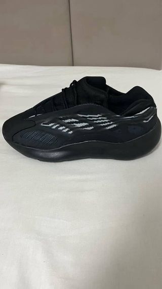 Adidas Yeezy 700 v3 Negro