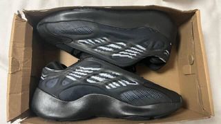 Adidas Yeezy 700 v3 Negro