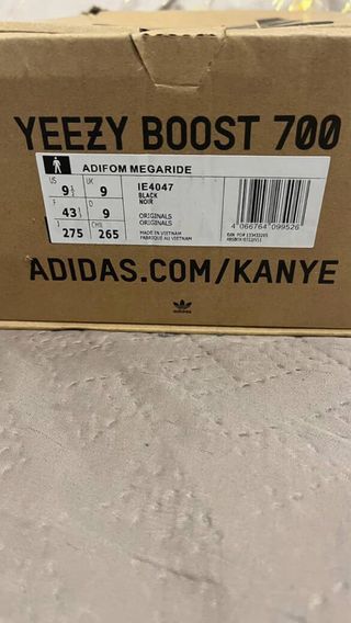 Adidas Yeezy 700 v3 Negro