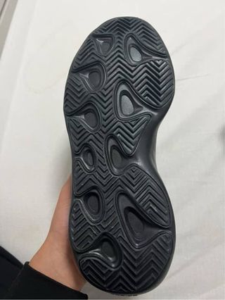 Adidas Yeezy 700 v3 Negro