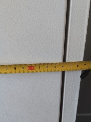 Puerta aluminio exterior en excelente estado.