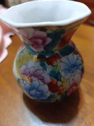 Vasetto in porcellana decorato