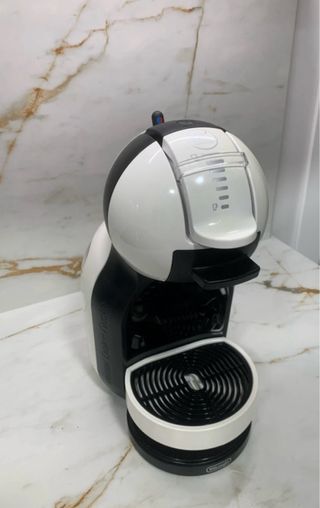 Cafetera Dolce Gusto Blanca y Negra