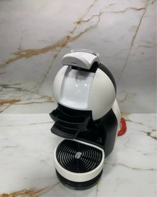 Cafetera Dolce Gusto Blanca y Negra