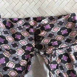 Vestido estampado cuello alto con lazo