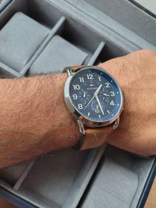 Reloj Tommy Hilfiger Cuero Marrón Elegante