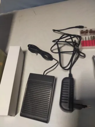 Torno de uñas eléctrico rosa