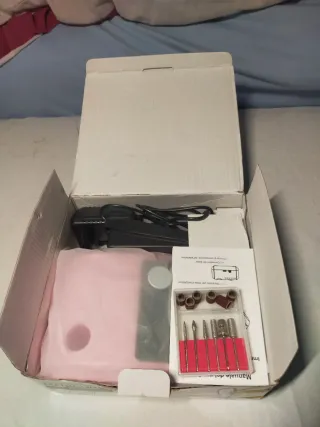 Torno de uñas eléctrico rosa