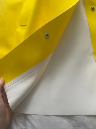 Impermeable Zara Amarillo