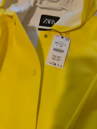 Impermeable Zara Amarillo