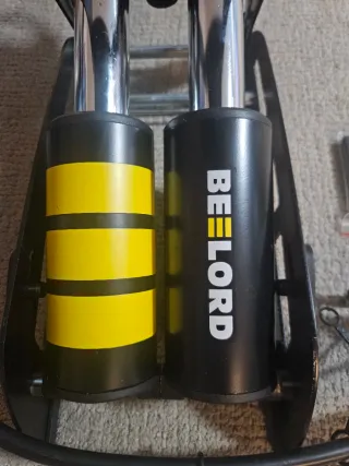 Bomba de pie con manómetro BEELLORD