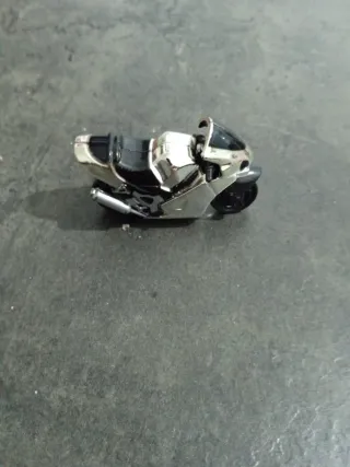 Moto de juguete miniatura