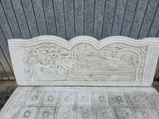 Banqueta de piedra con esfinges