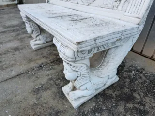 Banqueta de piedra con esfinges