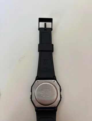 Reloj Casio F-91W Negro vintage.