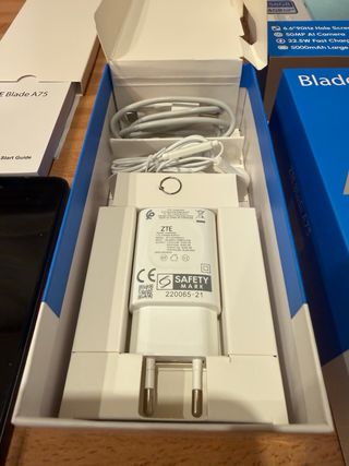 ZTE Blade A75 256GB Negro sin usar.