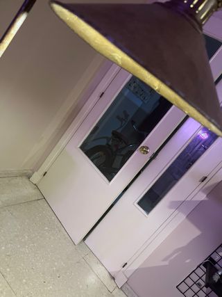 Lámpara de pie metálica