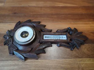 Antiguo Termómetro y Barómetro en Madera Tallada