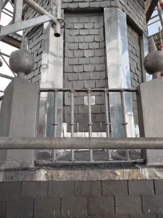 Trabajos especiales en cubiertas ( PIZARRA TEJA )