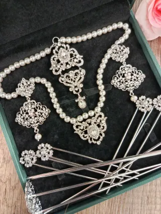 Aderezo de fallera a estrenar plata