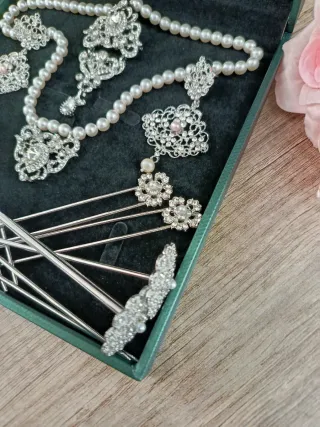 Aderezo de fallera a estrenar plata